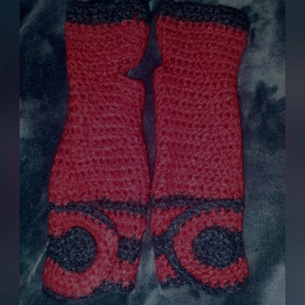 Crochet Fingerless Gloves with Button Closure NEW
